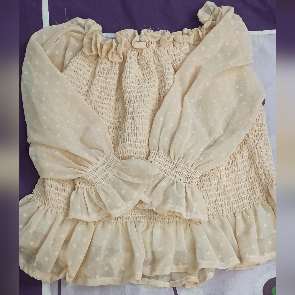 ✅Offshoulder peach top - Picture 3 of 5